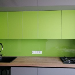 Зелений однотонний фартух для кухні